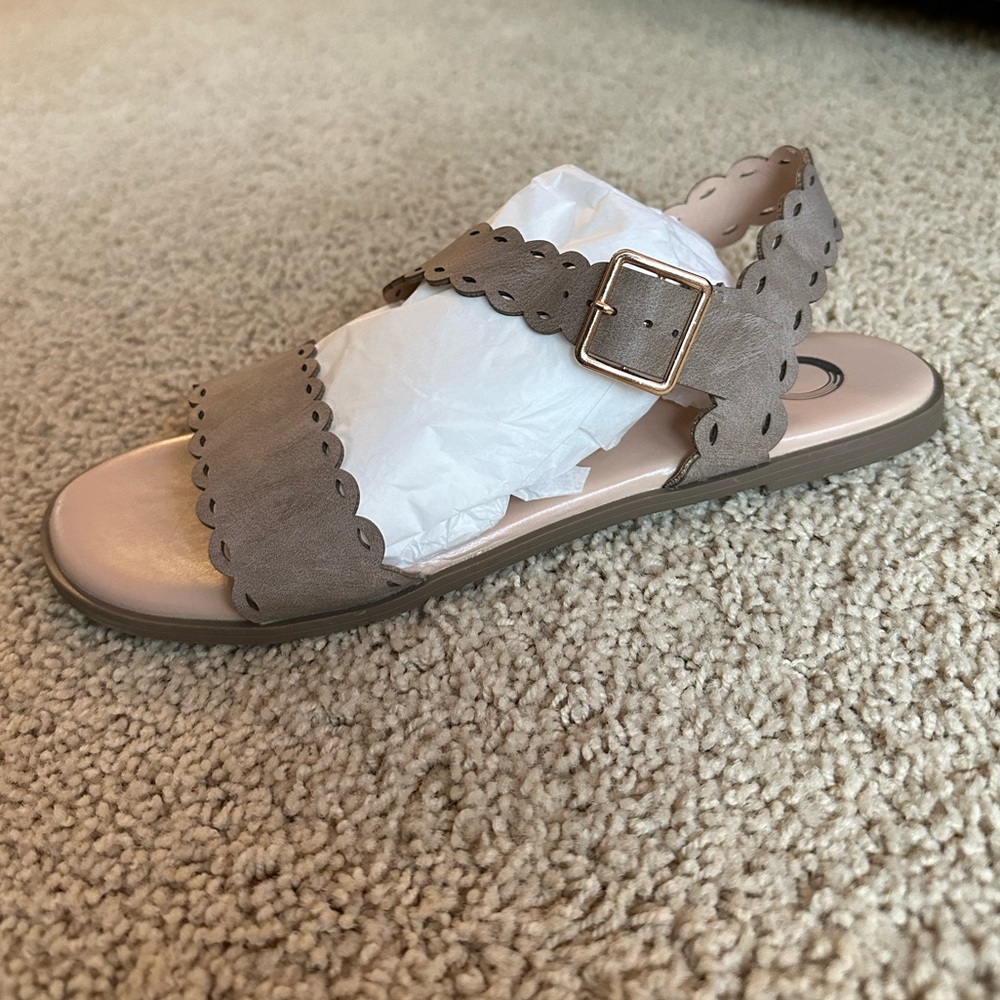 Sandals size 8.5 taupe color